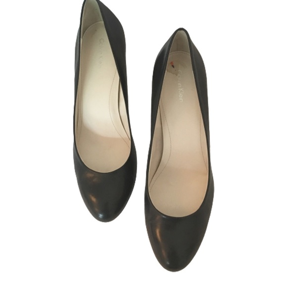 Calvin Klein Babe Leather Shoes Pumps Heels Dark Blue Classic EUC - Picture 6 of 11